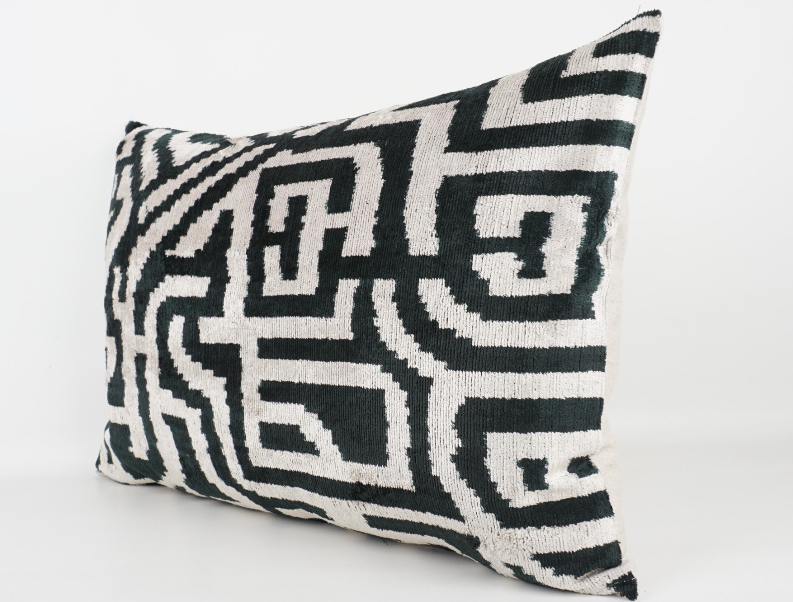 KISSENHÜLLE HANDMADE SILK/ VELVET BLACK-WHITE