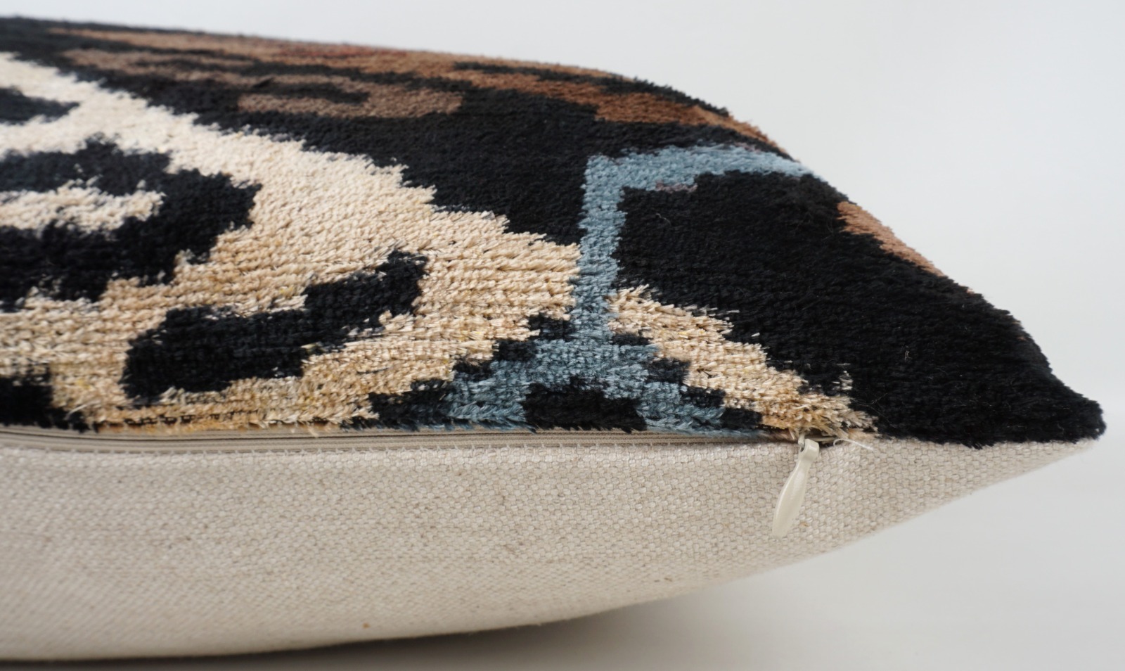 KISSENHÜLLE HANDMADE SILK/ VELVET BRAUN-BEERE-BLAU-OFFWHITE-SCHWARZ